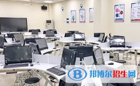 浙江2022年电子商务学校要读几年