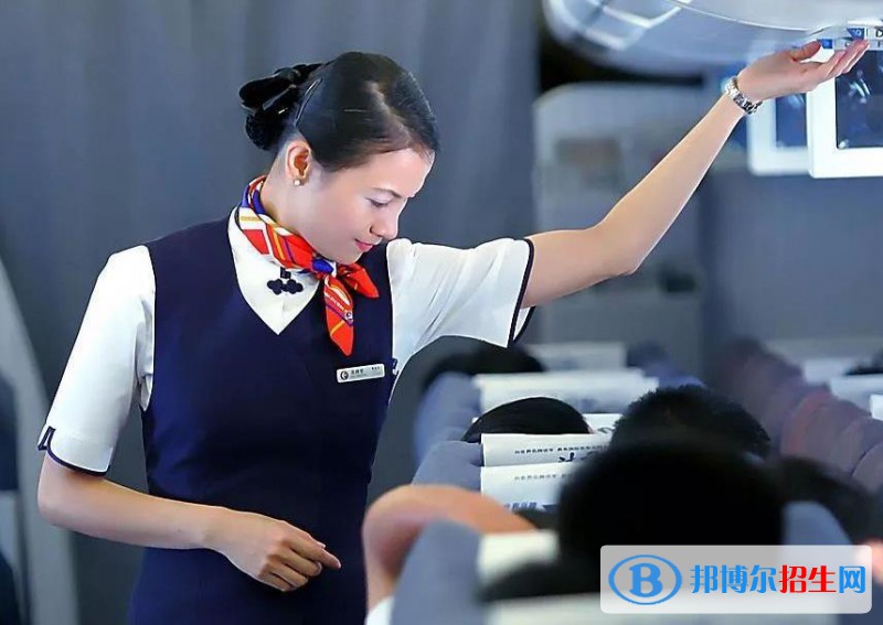 兰州2022年航空服务学校好还是职高好