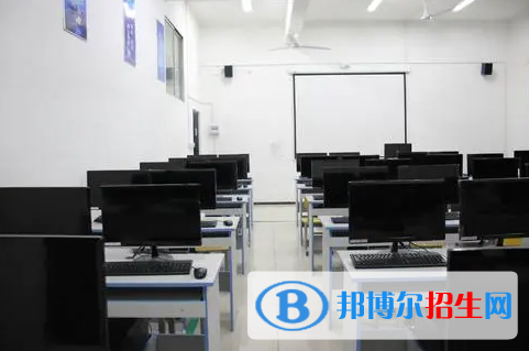 重庆202年职高和电子商务学校哪个好