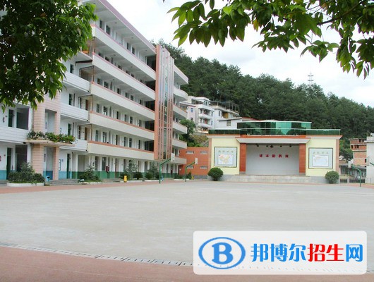 筠连县城南职业中学校2022年学费、收费多少