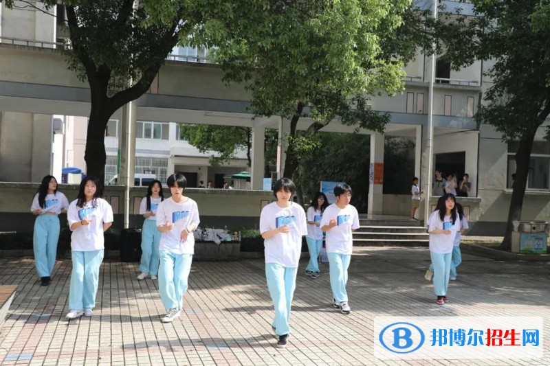 江苏省苏州丝绸中等专业学校2022年有哪些专业
