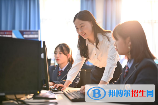 河北2022年女生在计算机学校学什么好