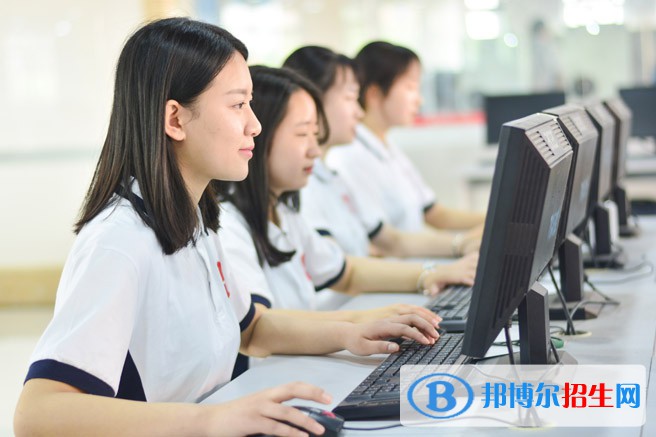 河北2022年女生读计算机学校学什么好