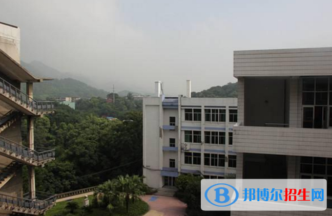 重庆建材技工学校2022年招生办联系电话