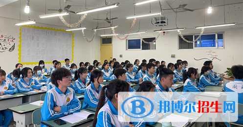 四川国盛技工学校2022年招生办联系电话