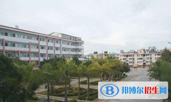 重庆市医药科技学校2022年招生办联系电话