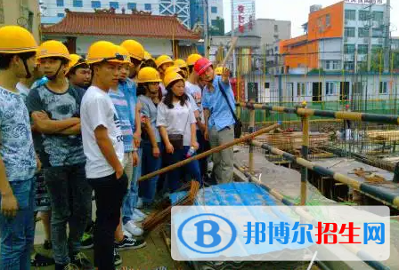 重庆2022年女生上建筑学校学什么专业好