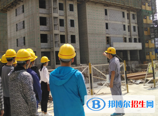 重庆2022年建筑学校中专升大专考什么