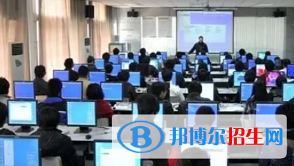 广西2023年上计算机学校学什么好