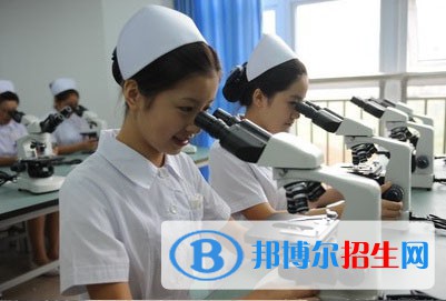 云南2023年女孩上卫校学什么好