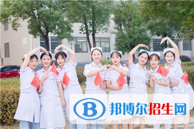 云南2023年女孩上卫校学什么好