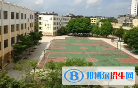 广西2023年计算机学校好还是中专好
