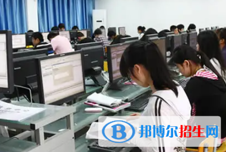 广西2023年男生在计算机学校学什么好