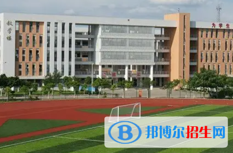 广西2023年男生在计算机学校学什么好