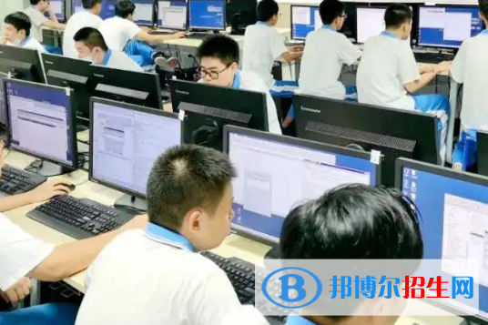 广西2023年男生上计算机学校学什么好