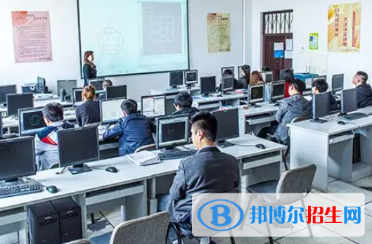 广西2023年计算机学校中专升大专考什么