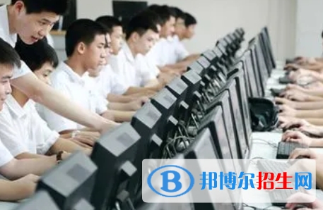 广西2023年计算机学校和中专有哪些区别