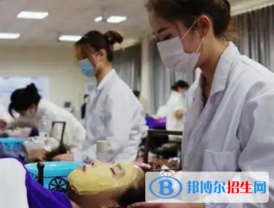 河南2023年女生读卫校学什么专业好