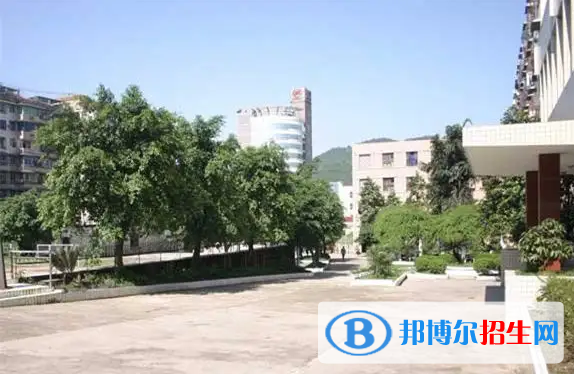 重庆2023年读中专学校要分数吗