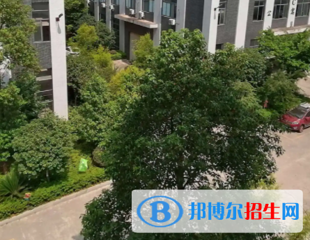 成都光华技工学校地址在哪里，哪个地区，哪个城市?