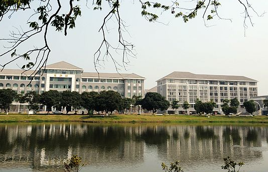 贵阳学院和福建工程学院怎么选？哪个好？附全国排名和分数线