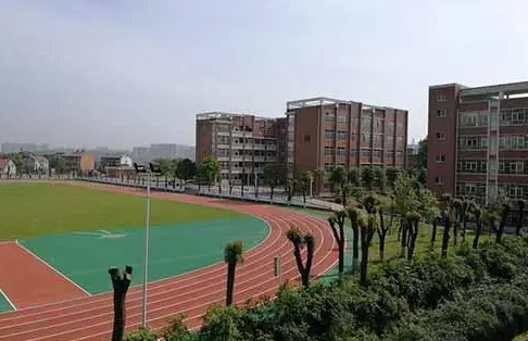 2023年贵州中专学校好还是大专好