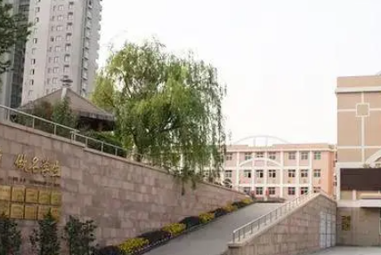 青岛城市管理职业学校地址，乘车路线