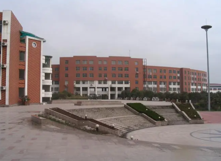 江苏省新海高级中学地址，乘车路线