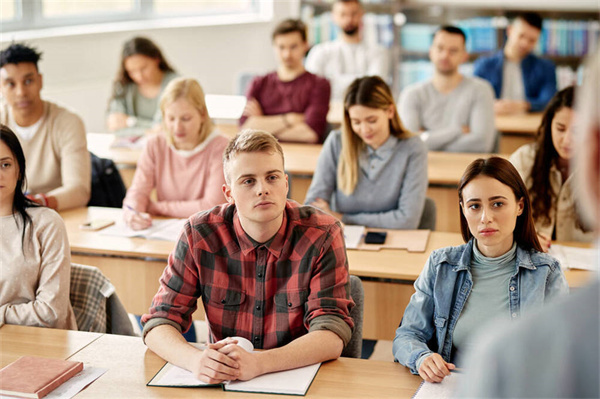 许昌学院中外合作办学学费2023年多少钱