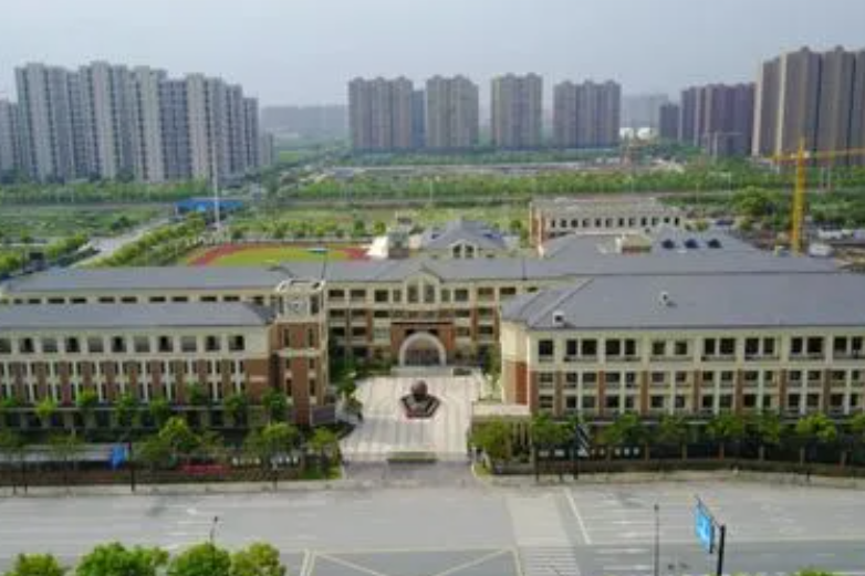 杭州建德育才高级中学地址，乘车路线