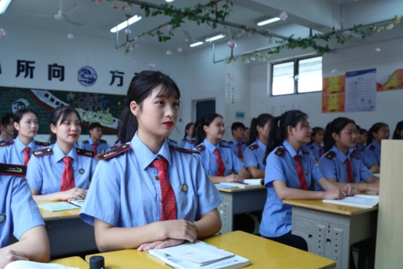 贵州2024年女生学铁路学校有前途吗