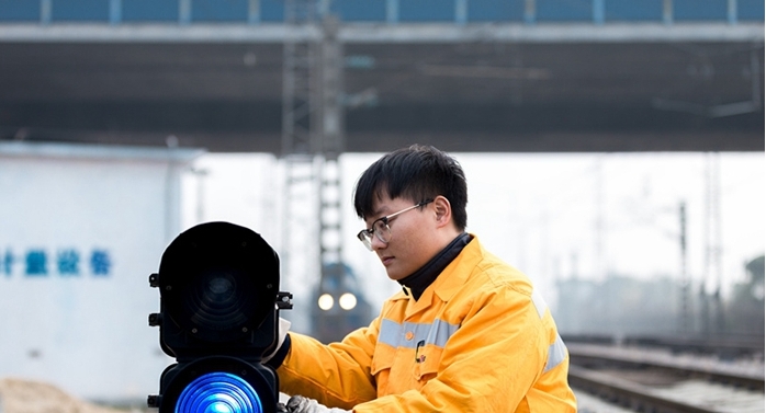 安徽2024年男生读铁路学校学什么好