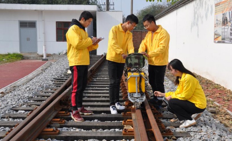 广东2024年男生可以读铁路学校吗