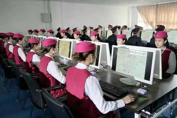 广东2024年女生读铁路学校学什么专业好