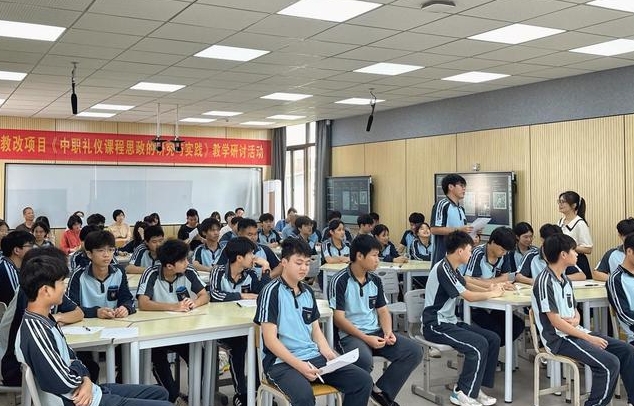 广西2024年男生读铁路学校学什么好