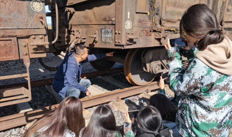 安徽2025年女生学铁路学校好吗